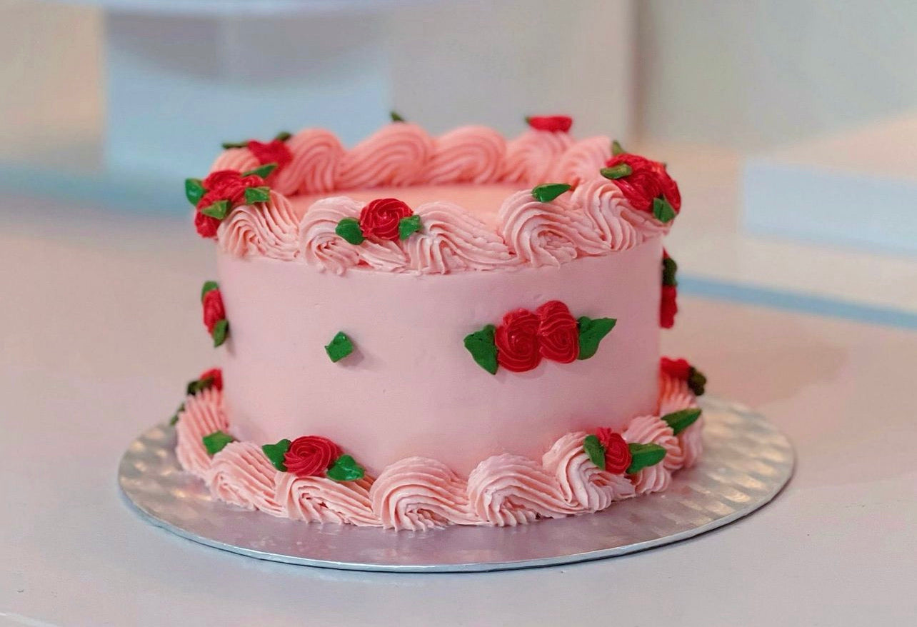 Elegant Round Buttercream Cakes